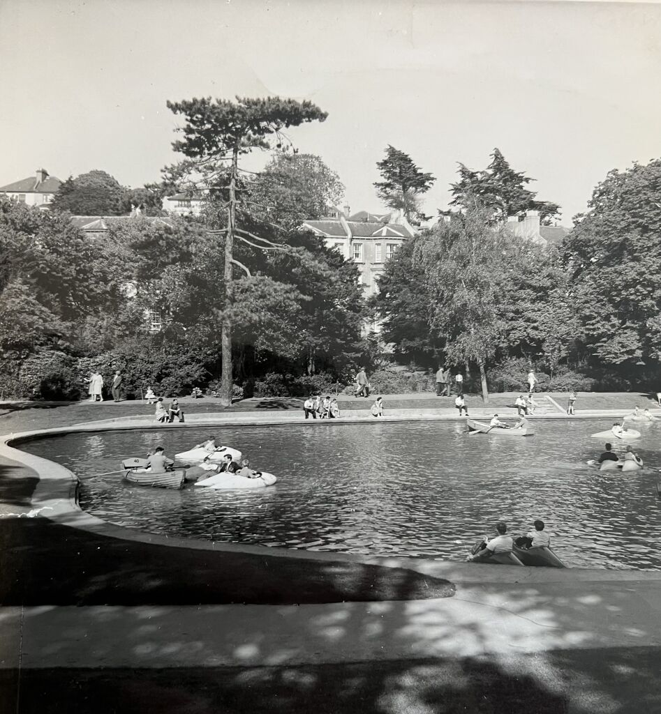 File:Alexandra Park Boating Lake 02.jpg