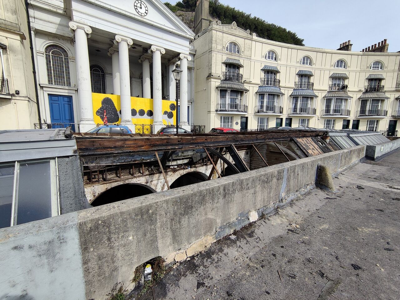 File:Pelham Arcade roof damage.jpg