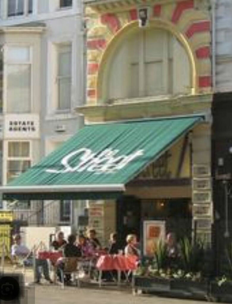 File:The Street bar.jpg
