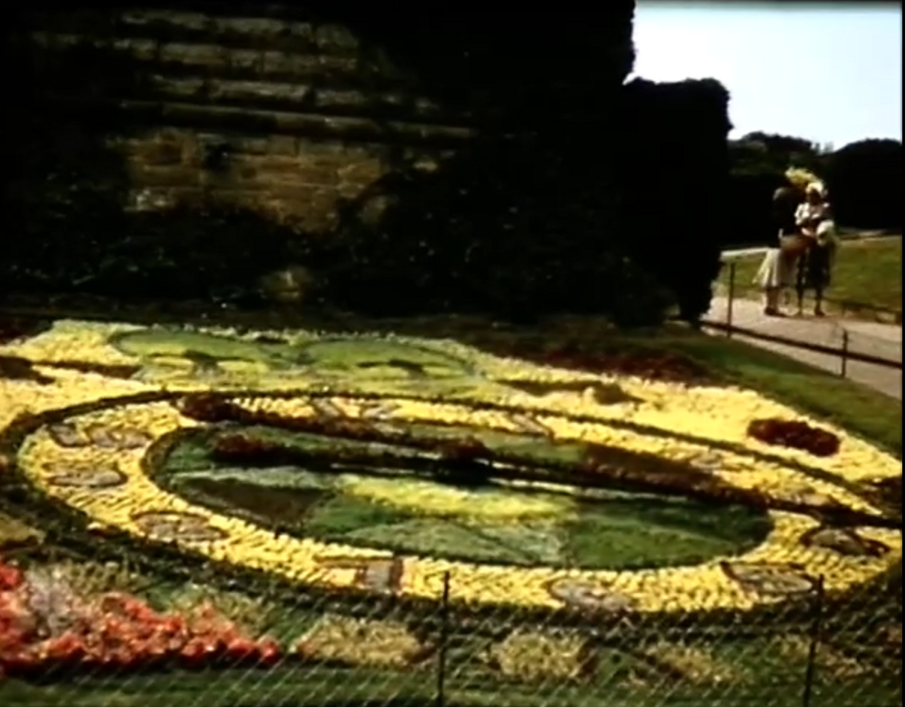 File:White Rock Gardens Floral Clock.png